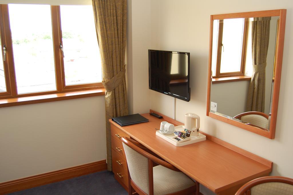 Leitrim Marina Hotel Carrick-on-Shannon Bagian luar foto
