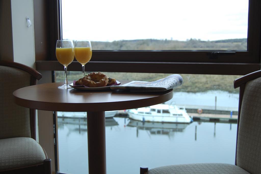 Leitrim Marina Hotel Carrick-on-Shannon Bagian luar foto