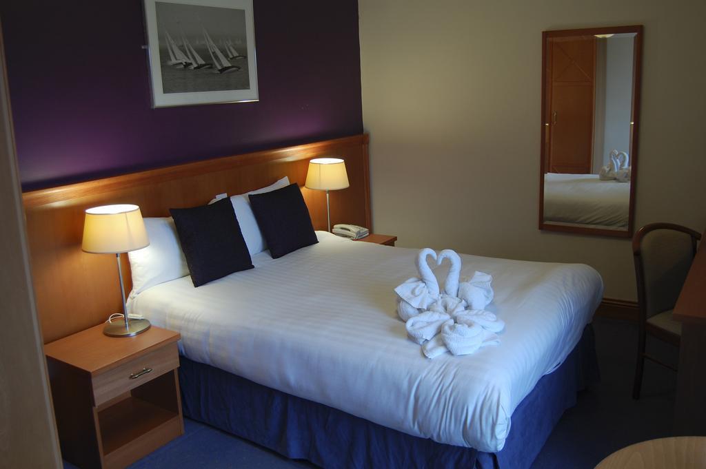 Leitrim Marina Hotel Carrick-on-Shannon Bagian luar foto