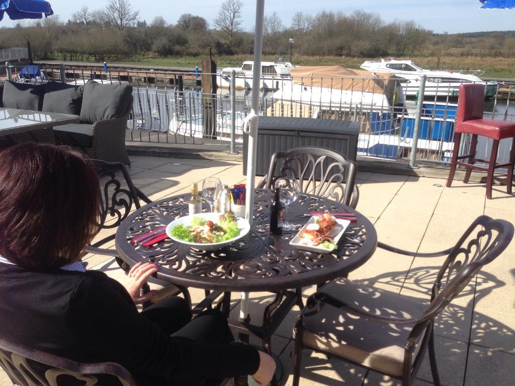 Leitrim Marina Hotel Carrick-on-Shannon Bagian luar foto